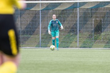 Bild 100 - F SSC Hagen Ahrensburg - SV Frisia Risum-Lindholm : Ergebnis: 1:2